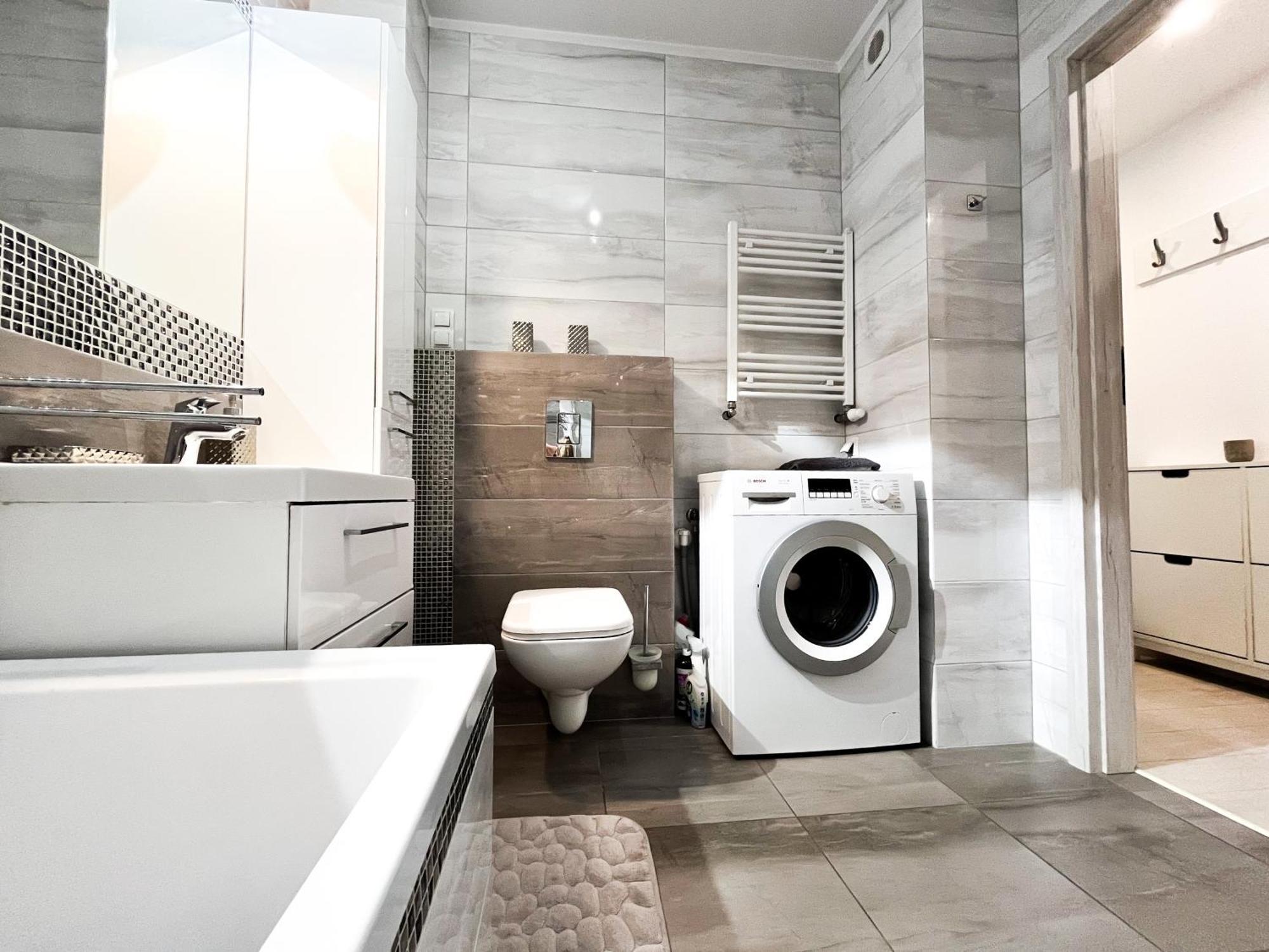 Walk To Park, Modern 2Bd Kitchen! Balcony, Parking Appartement Wrocław Buitenkant foto